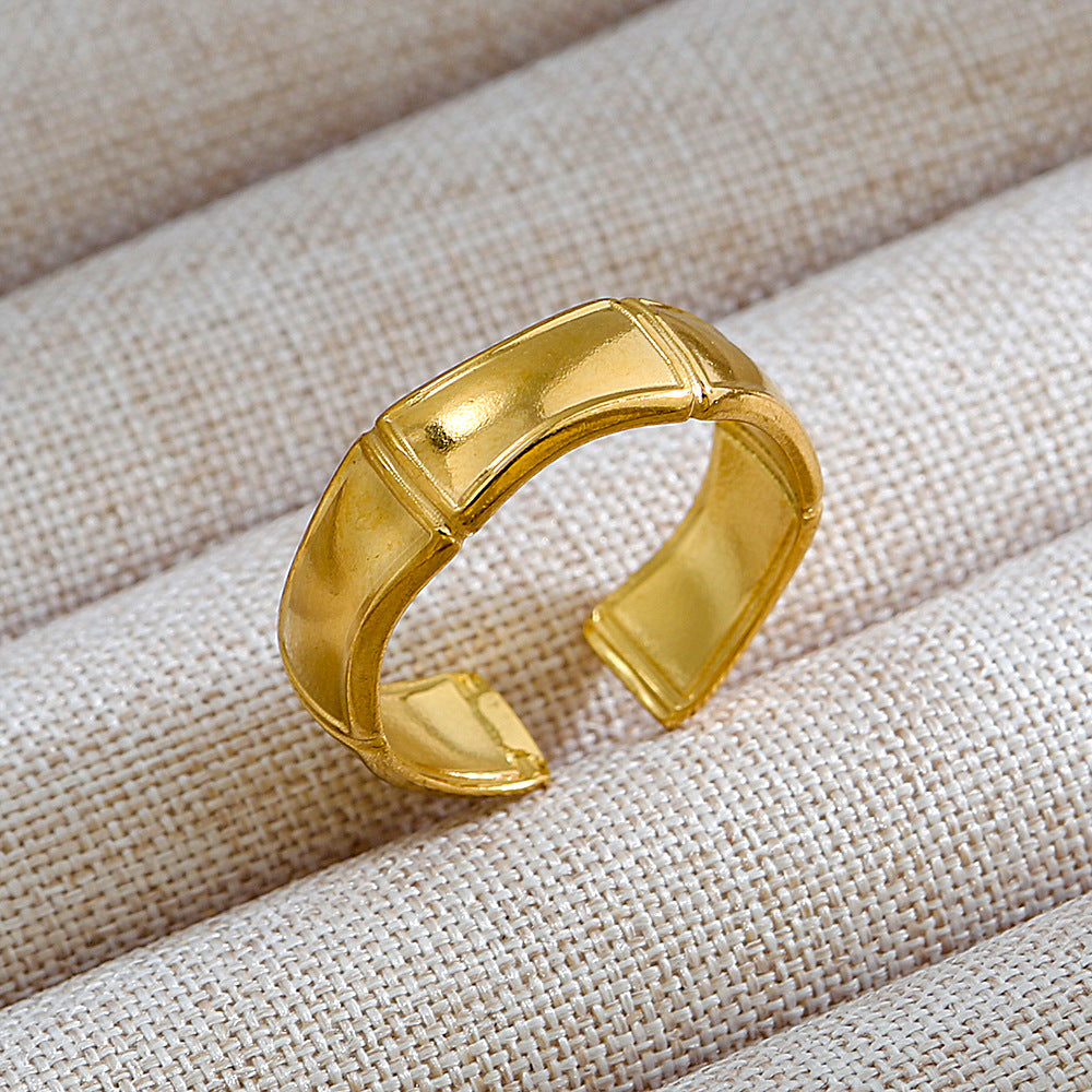 Anillo de Acero Titanio en Forma de U Geométrico Estilo Punk con Baño de Oro de 18K y Piedra Ovalada de Lava Micro-Pavé