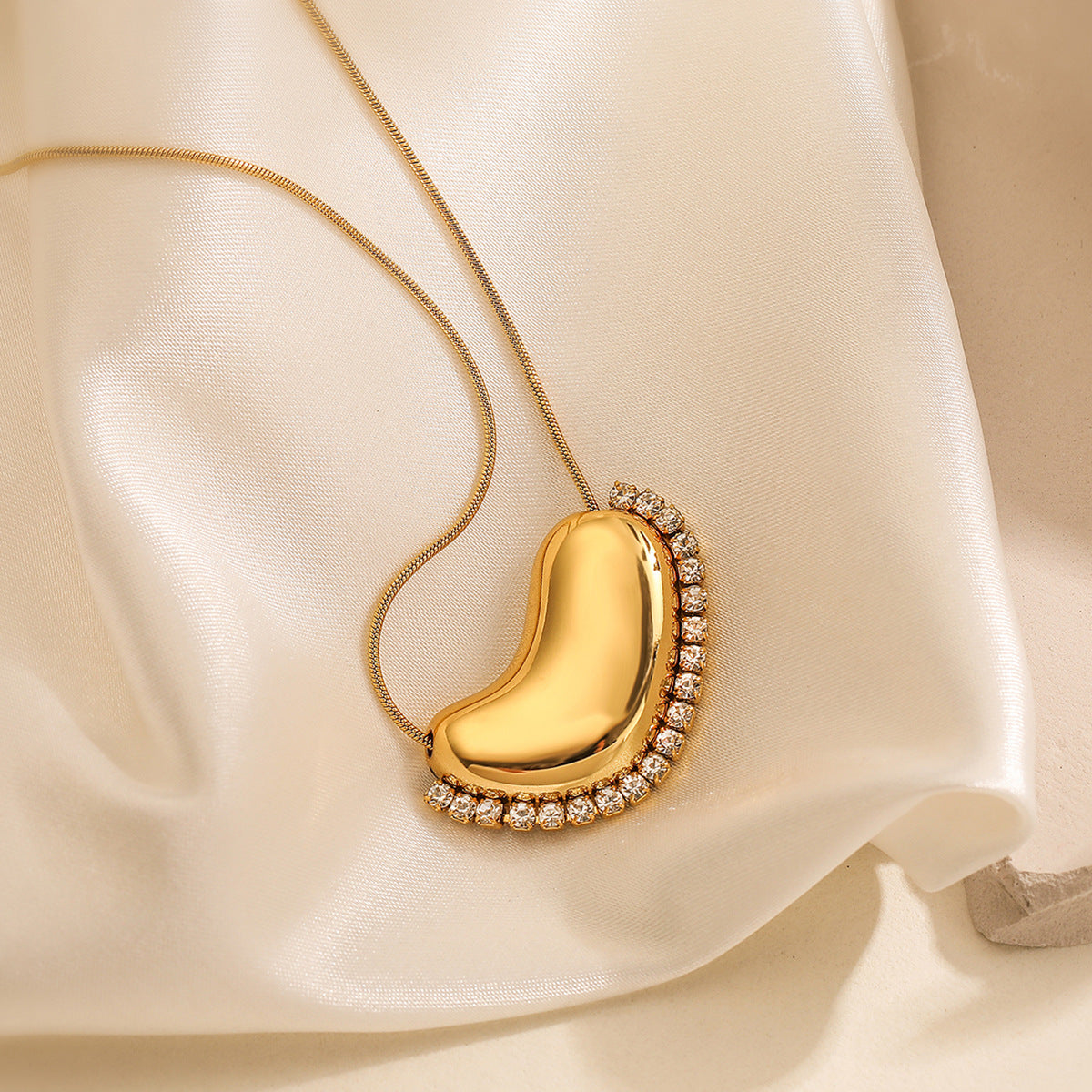 Collana con ciondolo a cuore geometrico minimalista in acciaio inossidabile placcato oro 18K per donna