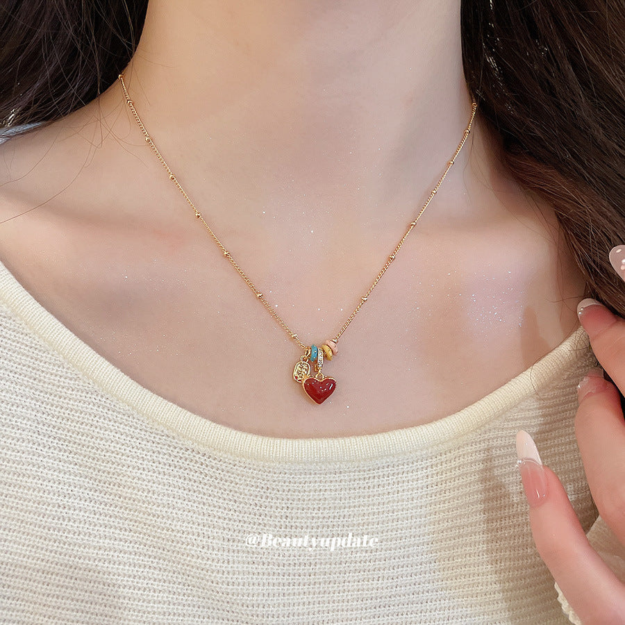 Collar para mujer de cobre chapado en oro de 18K con esmalte de corazón y nácar, estilo vintage