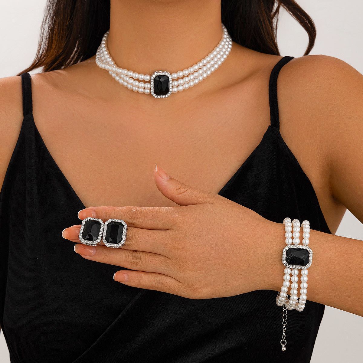 Collana girocollo vintage in resina geometrica in stile francese con pendente in lega e catena di perline per donne