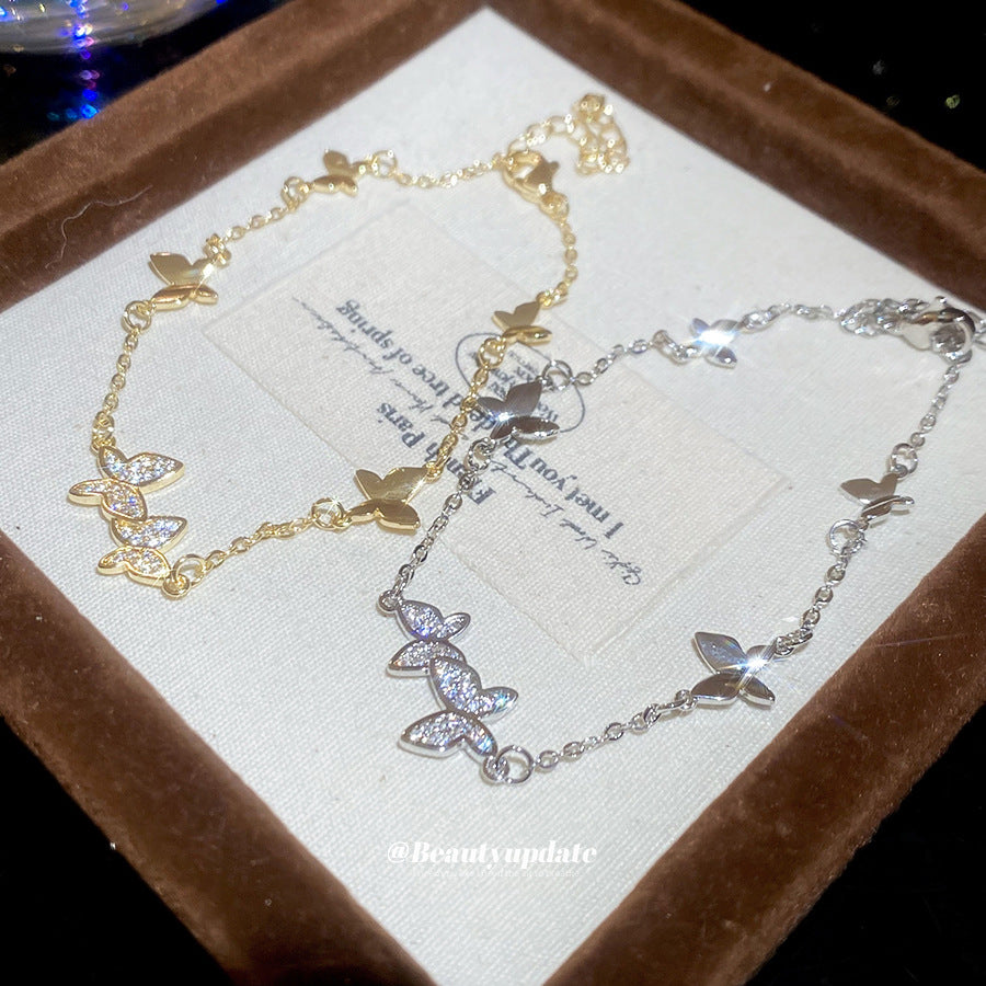 Elegante bracciale da mano a farfalla da donna, in rame con intarsio di zirconi cubici, bracciale stile lusso minimalista per l'uso quotidiano