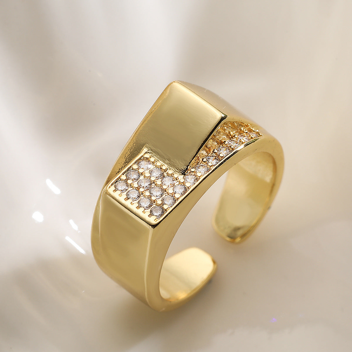 Anello Aperto Geometria Minimalista Vintage da Donna in Ottone Placcato Oro 18K con Intarsio di Zirconi