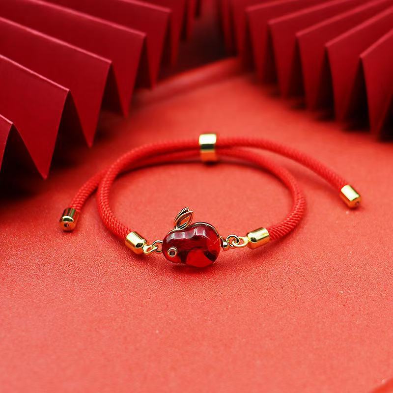 Original Design Geometric Four-Leaf Clover Bracelet in Titanium Steel with 18K Real Gold Plating Adjustable Pull-Chain for Unisex Wear