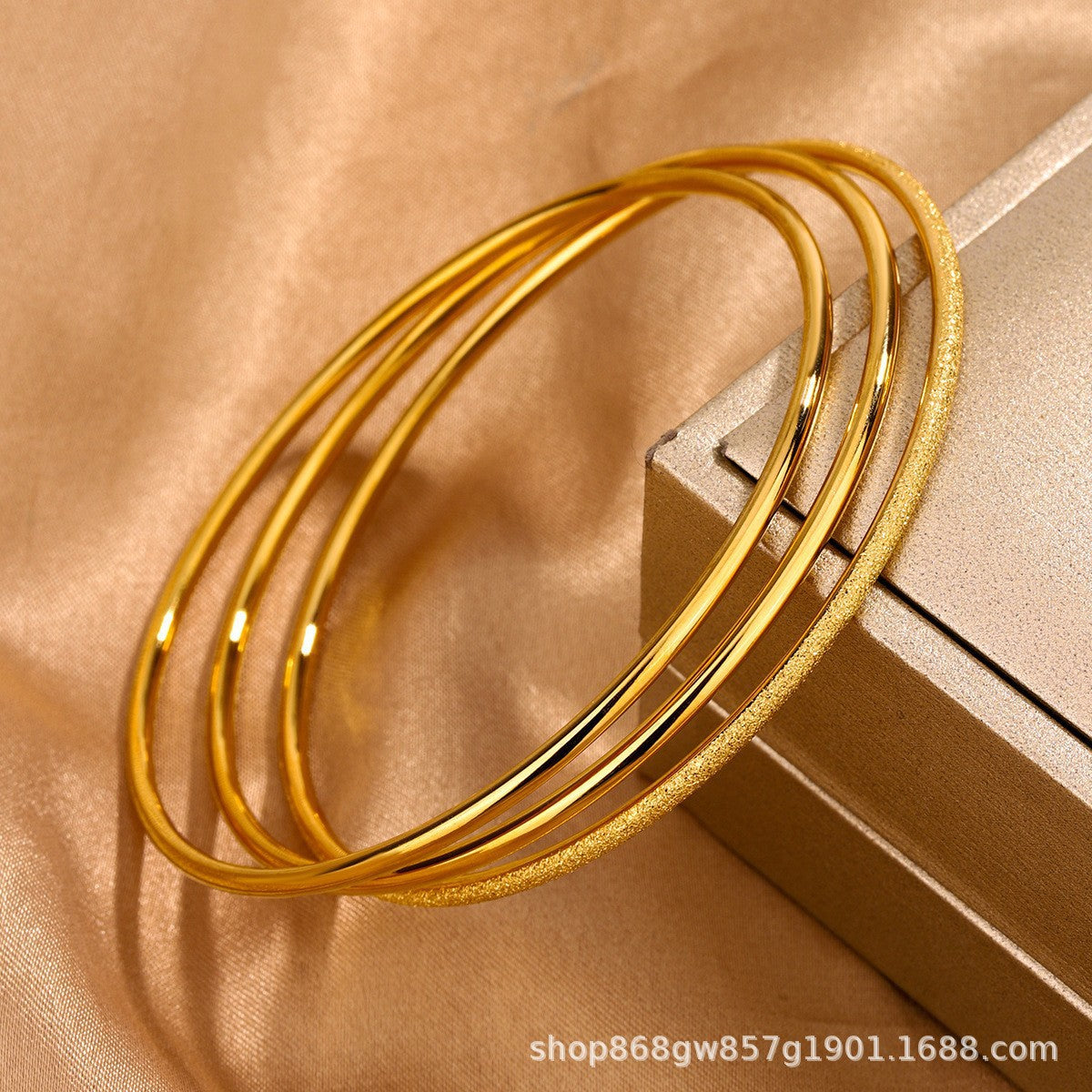 Elegant 18K Gold Plated Geometric Round Titanium Steel Bracelet