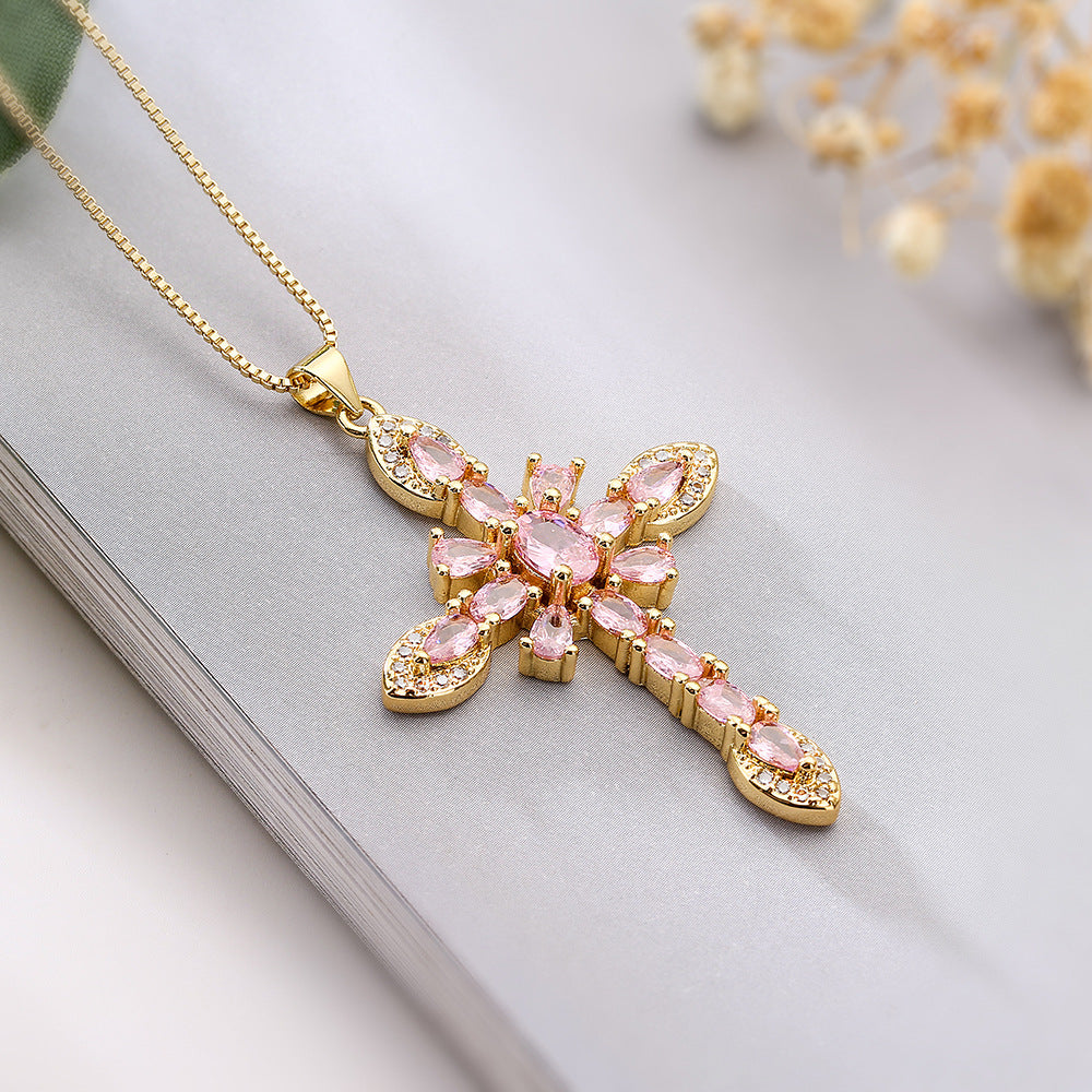 Collana Minimalista Geometrica Pendente da Donna Realizzata in Rame con Placcatura in Oro 18K e Intarsio di Zirconi