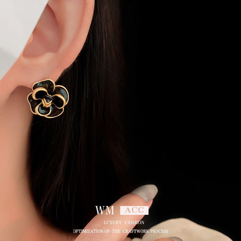 Orecchini da donna stile vintage con fiore di camelia, smaltati, con perni in argento 925 e base in rame
