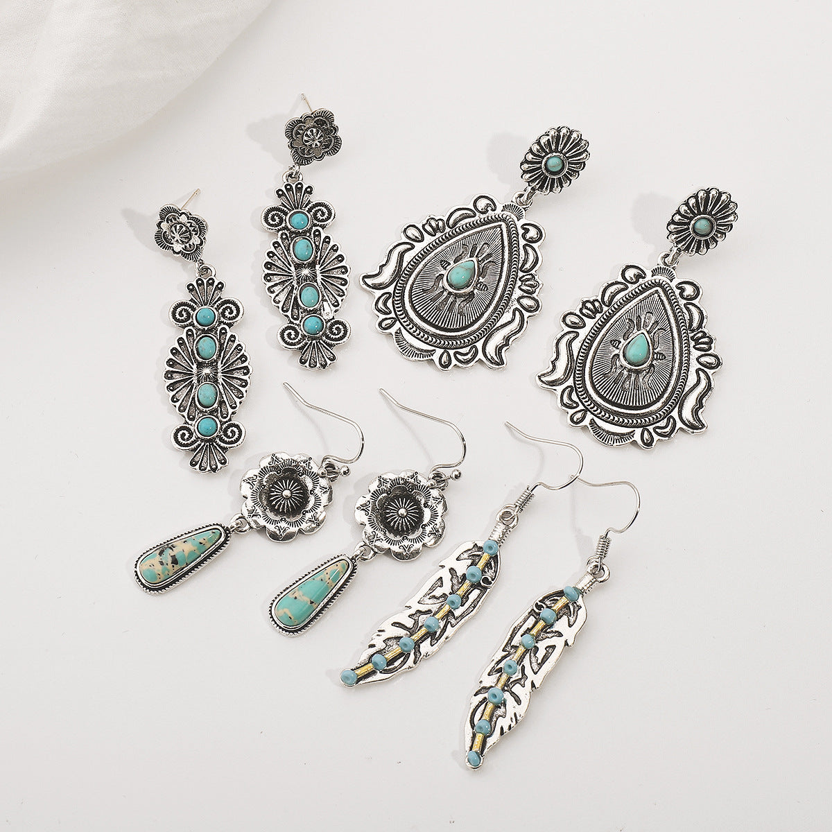 Pendientes vintage bohemios geométricos de filigrana con incrustaciones de turquesa en base de aleación con acabado chapado