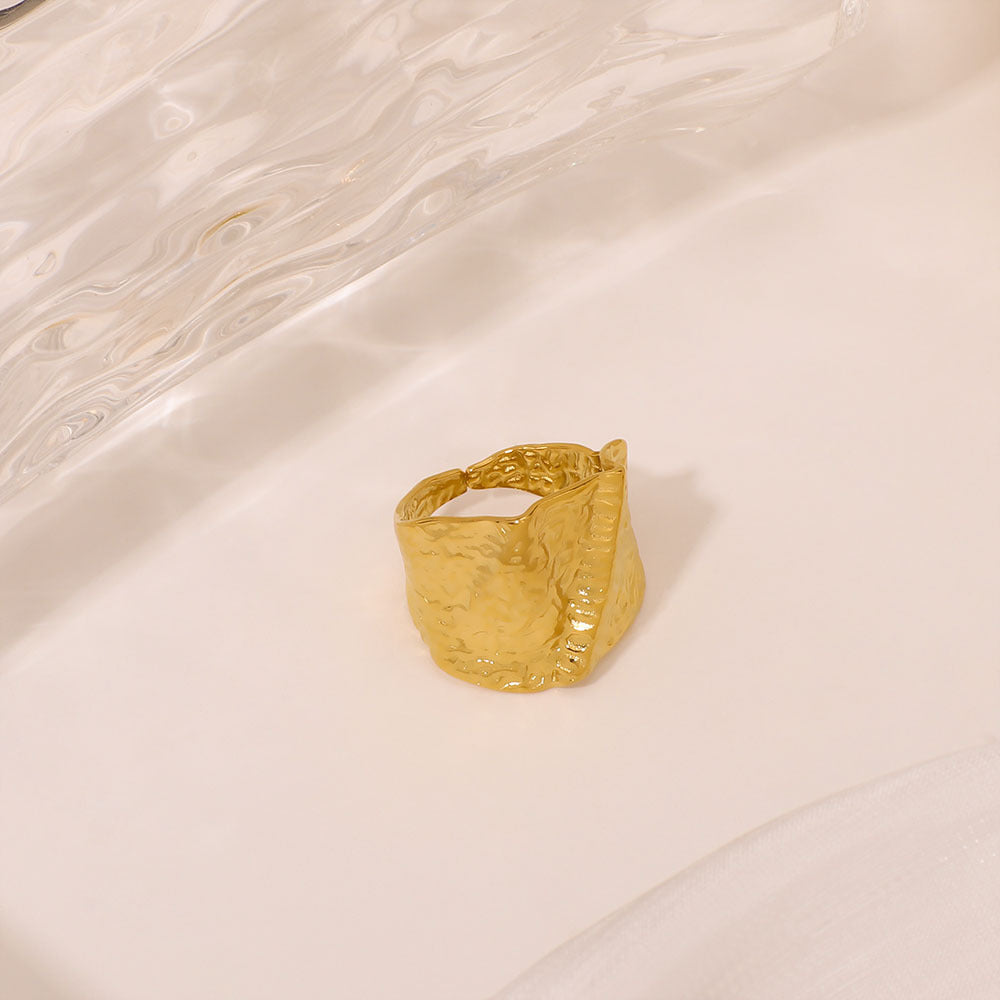 Anello Minimalista Geometrico in Acciaio Inossidabile per Donna e Uomo con Finitura Galvanizzata e Superficie Testurizzata