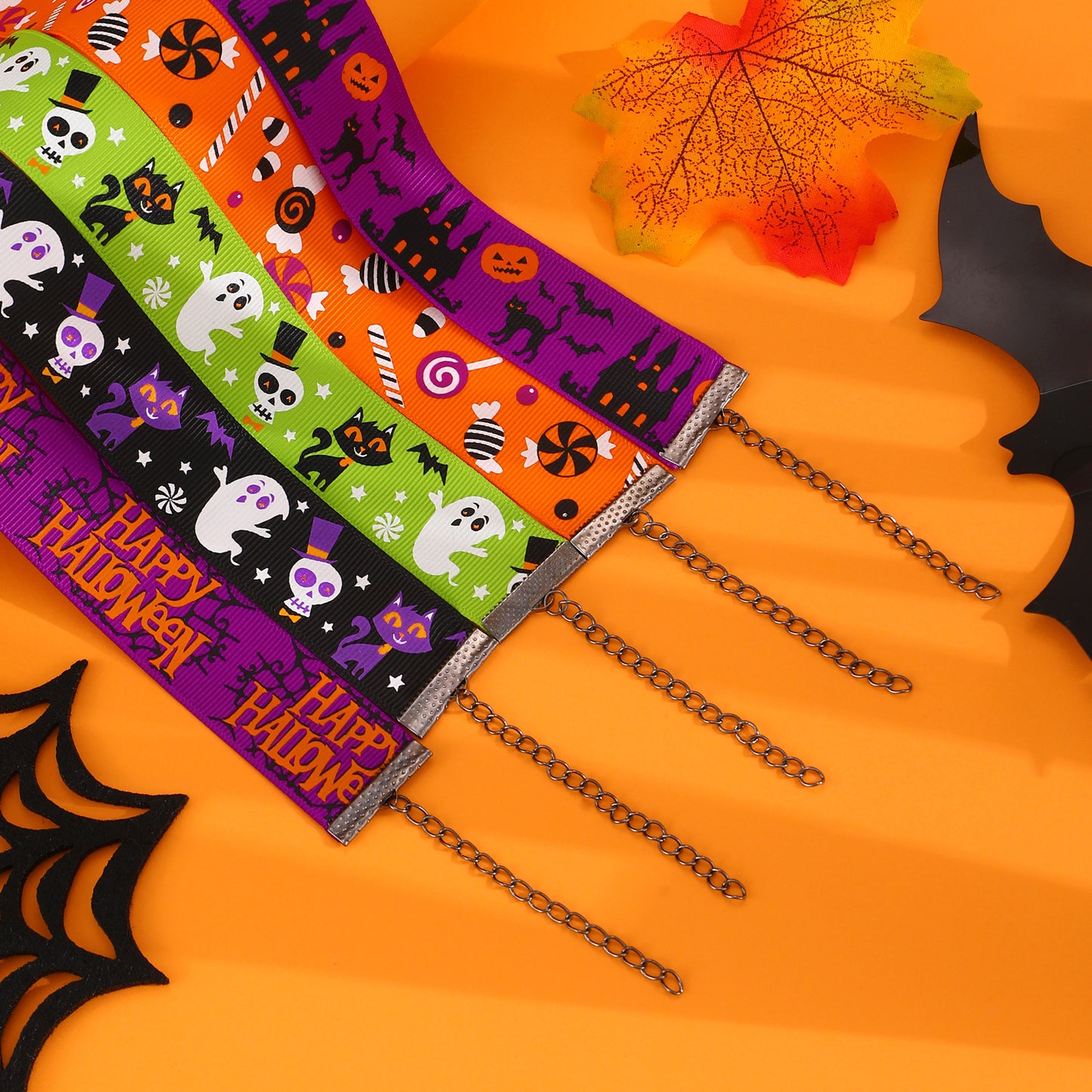 Collar con colgante de calavera, gato negro y fantasma de dibujos animados con temática de Halloween para mujer, con dije de aleación y acabado galvanizado en banda de tela