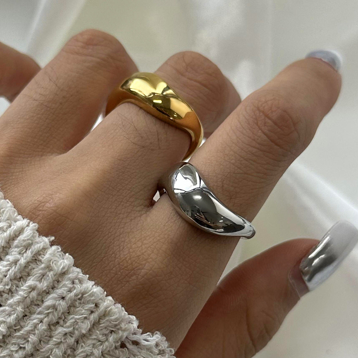 Anello da donna in acciaio inossidabile ovale geometrico alla moda, placcato oro 18 carati