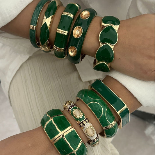 Pulsera de Aleación con Rejilla Geométrica y Corazón de Aceite Goteado de Colores