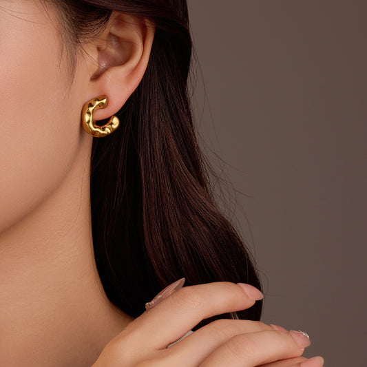 Fashionable C-Shaped Hammered Texture Stainless Steel Earrings for Women with Plated Finish, Minimalist and Office-Appropriate Design
