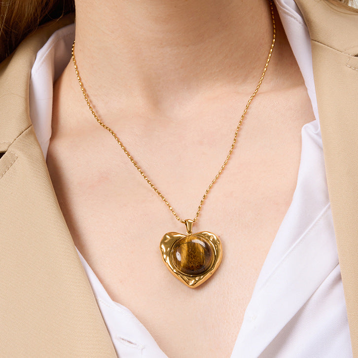 Collana Pendente Minimalista a Cuore in Acciaio al Titanio con Intarsio di Strass e Catena in Acciaio Inossidabile Placcato per Donne