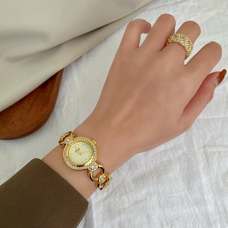 Anillo de diseño geométrico de ajuste abierto de inspiración vintage para mujer con detalles de pedrería, joyería de mano de lujo minimalista de cobre chapado.