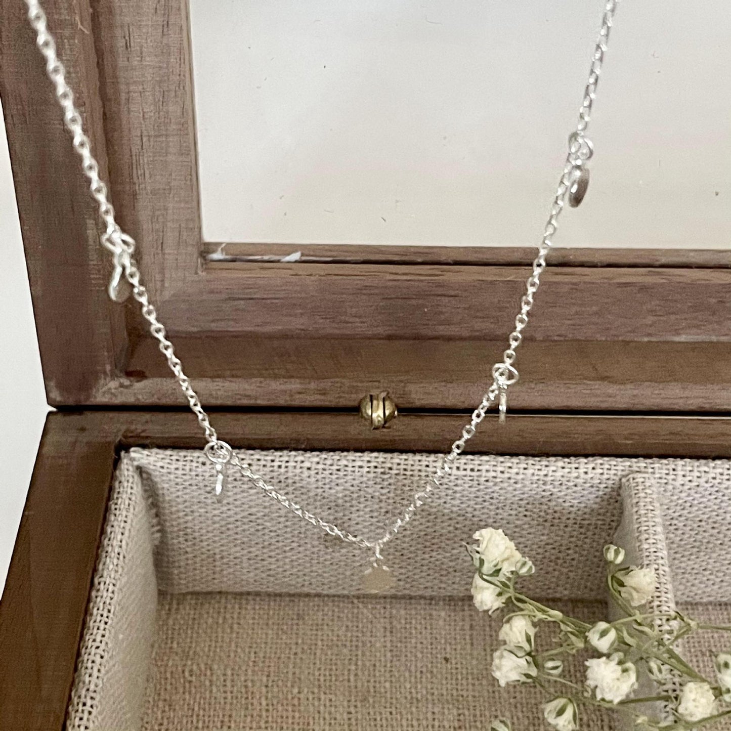 Dulce Collar Minimalista de Puntos Geométricos Redondos de Plata Esterlina 925 con Baño de Oro
