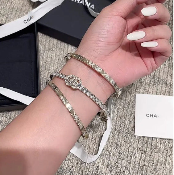 Set Anello e Bracciale in Ottone Placcato Oro Dolce Lusso con Lettera C per Donna