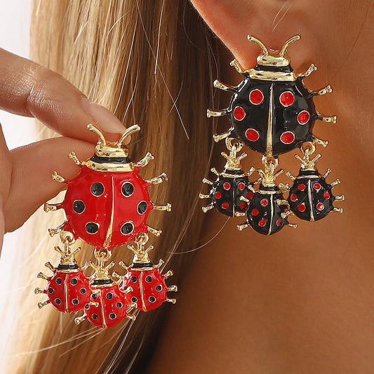 Pendientes de aleación con forma de mariquita estilo Ins con acabado de esmalte, joyas de insectos de dibujos animados para mujer