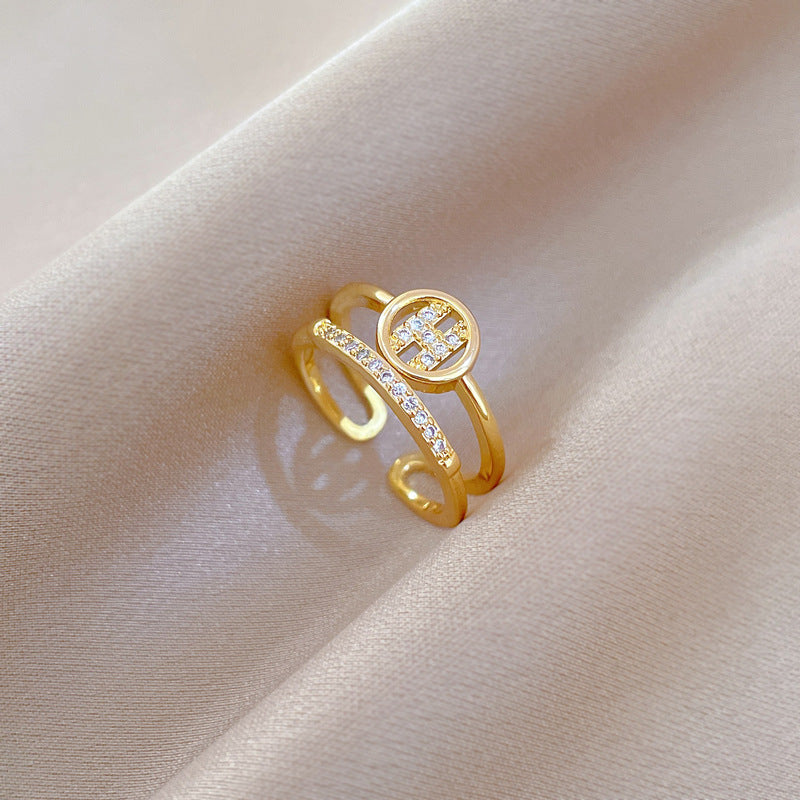 Anillo ajustable con baño de latón con forma de corona estilo Kawaii para mujer con detalles de circonita