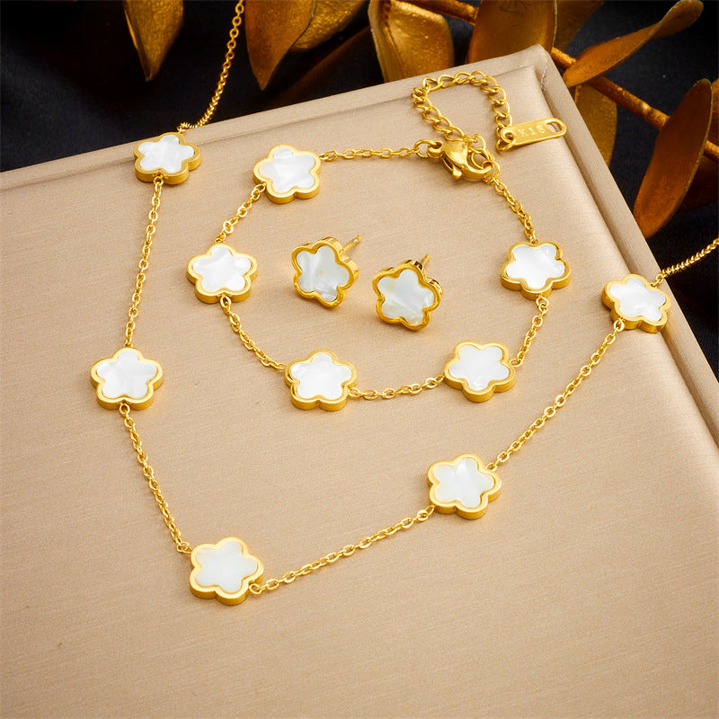 Set de pendientes, pulsera y collar chapados en acero inoxidable con diseño de flores vintage de cinco pétalos para mujer