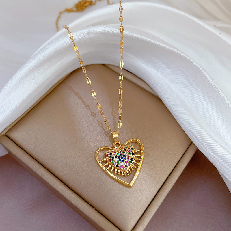 Collana in Acciaio al Titanio con Intarsi in Strass Geometrici a Cuore Dolce Minimalista di Lusso da Donna