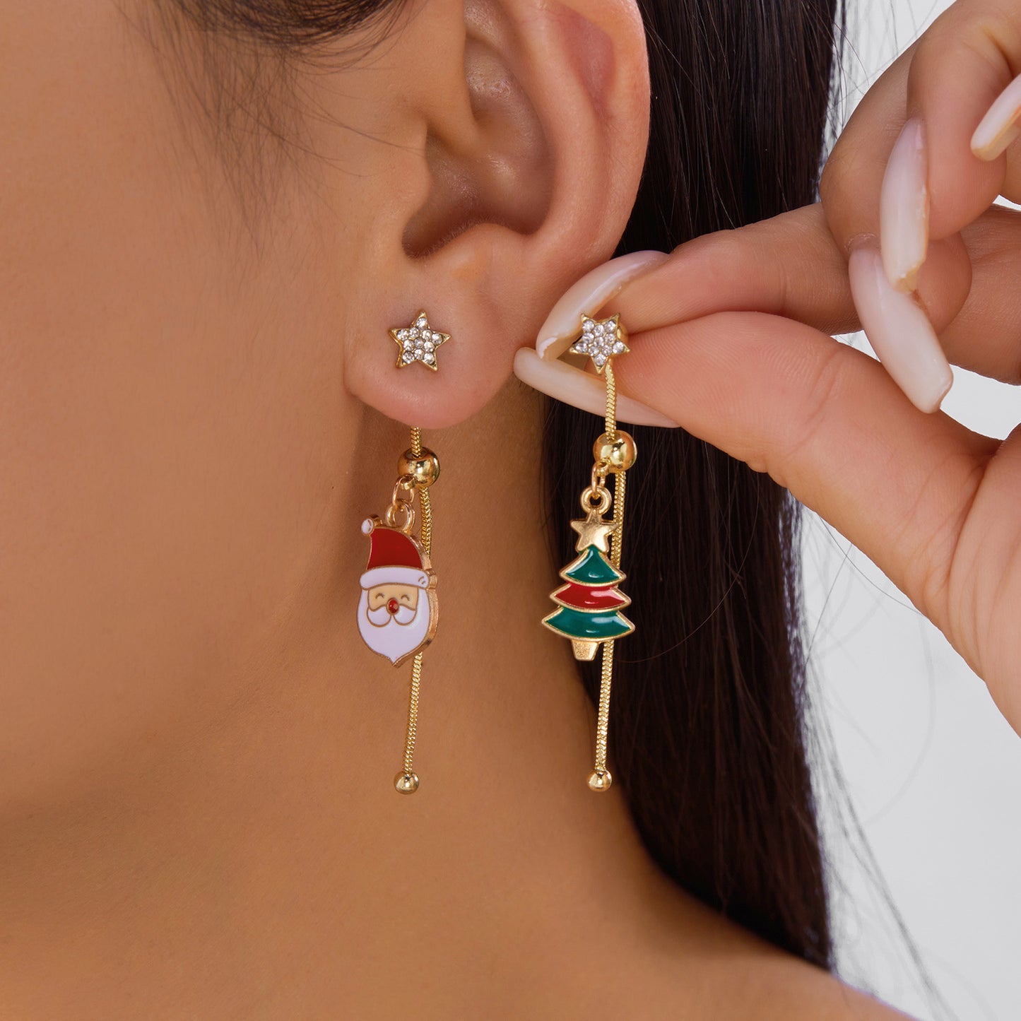 Aretes de campana de Navidad de copo de nieve ajustables de lujo con postes de plata de ley 925 y respaldos de cerámica para mujer