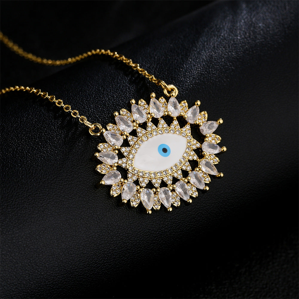 Collana da donna a sospensione geometrica minimalista in rame con placcatura in oro 18K e intarsio completo di zirconi a forma di occhio di Nazar