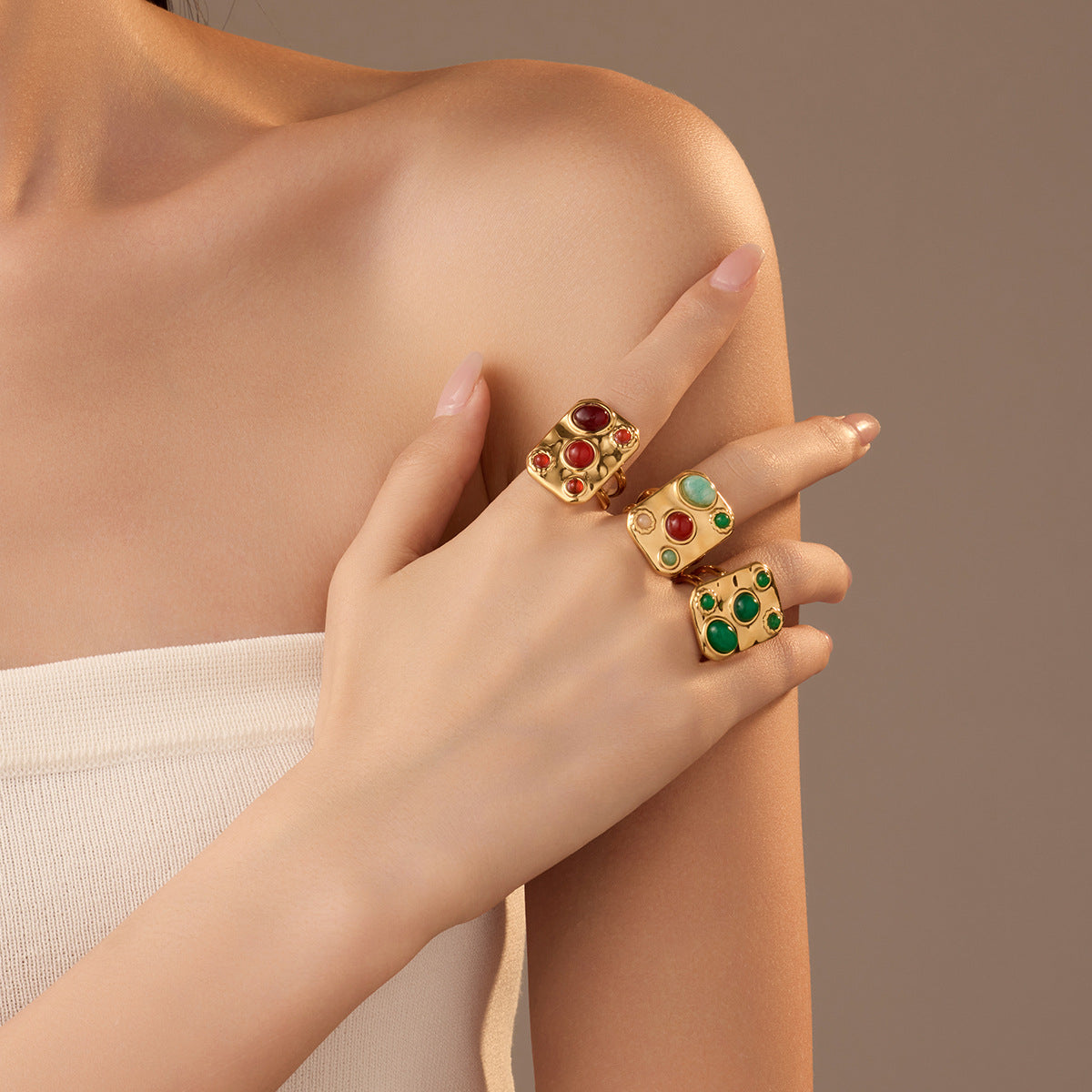 Anillo Minimalista Cuadrado de Acero de Titanio con Incrustaciones de Piedra Natural y Acabado Bañado Ajustable para Mujer
