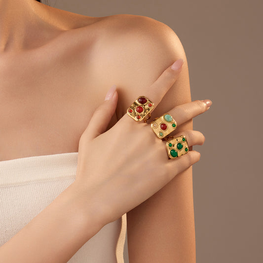Anello Minimalista Quadrato in Acciaio al Titanio con Intarsio in Pietra Naturale e Finitura Placcata Regolabile da Donna