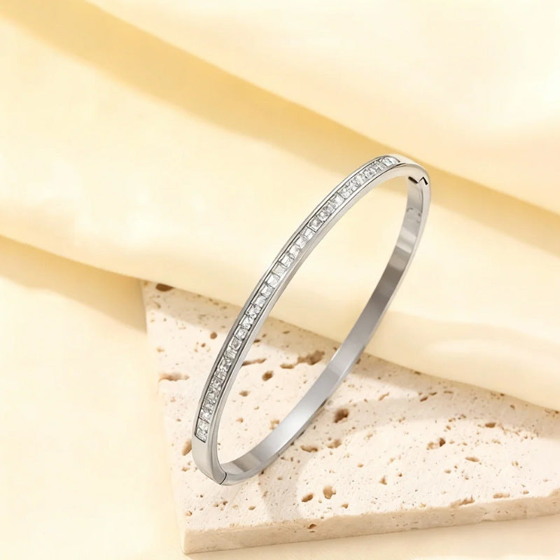 Bracciale Minimalista Geometrico in Acciaio Inossidabile con Strass e Finitura Placcata per Donna e Uomo