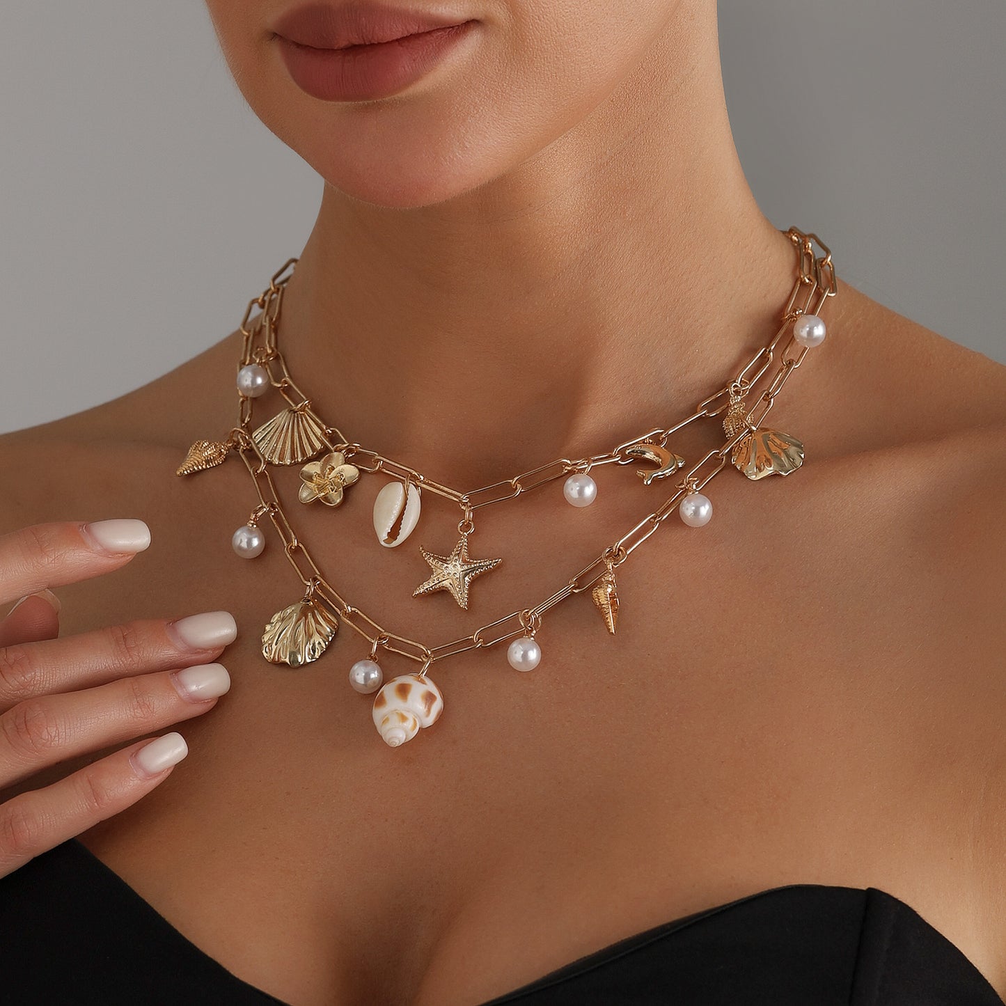 Fashionable Starfish-Shaped Alloy Pendant Necklace for Women with Plated Finish, Beach-Themed Shell and Starfish Design, Clavicle Chain