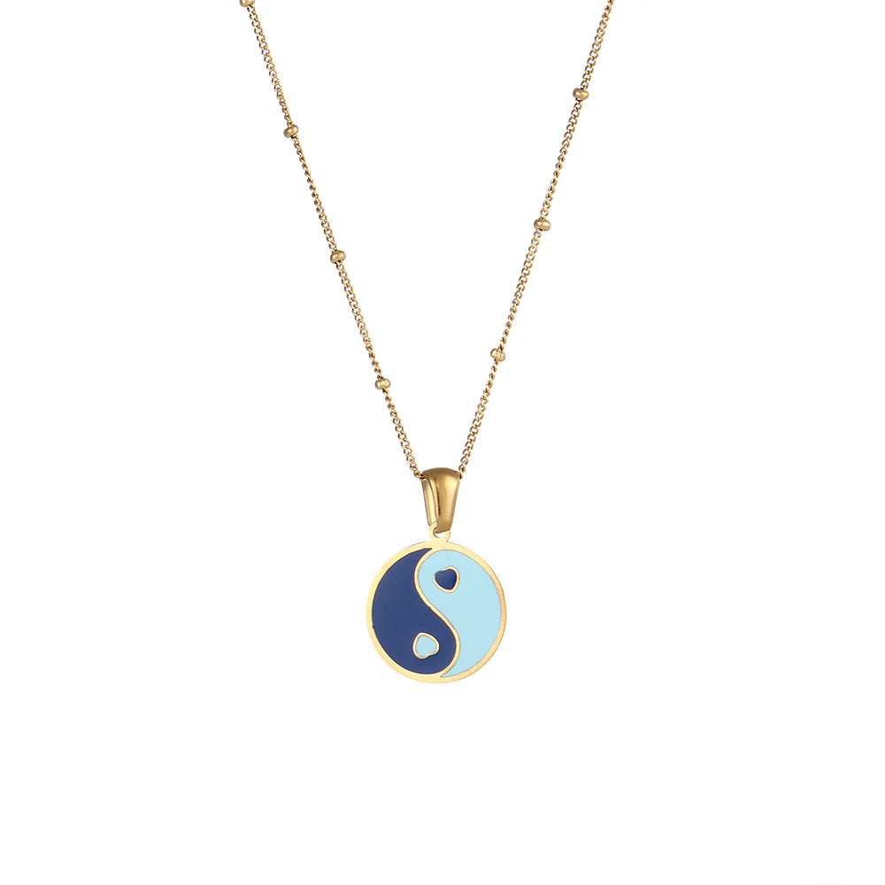 Collana con Ciondolo a Angelo Geometrico Minimalista in Acciaio al Titanio Placcato Oro 18K, Design Cuore e Libellula da Donna
