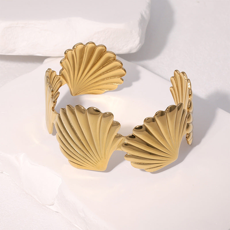 Bracciale Minimalista Elegante Regolabile a Maglie Larghe a Scallop in Acciaio Inossidabile da Donna con Finitura Placcata