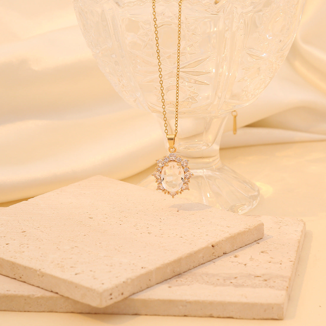 Elegant Oval-Shaped Stainless Steel Pendant Necklace with Full Rhinestone Inlay for Women