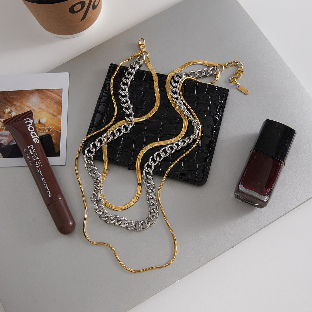 Collana pendente geometrica minimalista in acciaio al titanio con catena in acciaio inossidabile placcata in oro sottovuoto PVD per donna