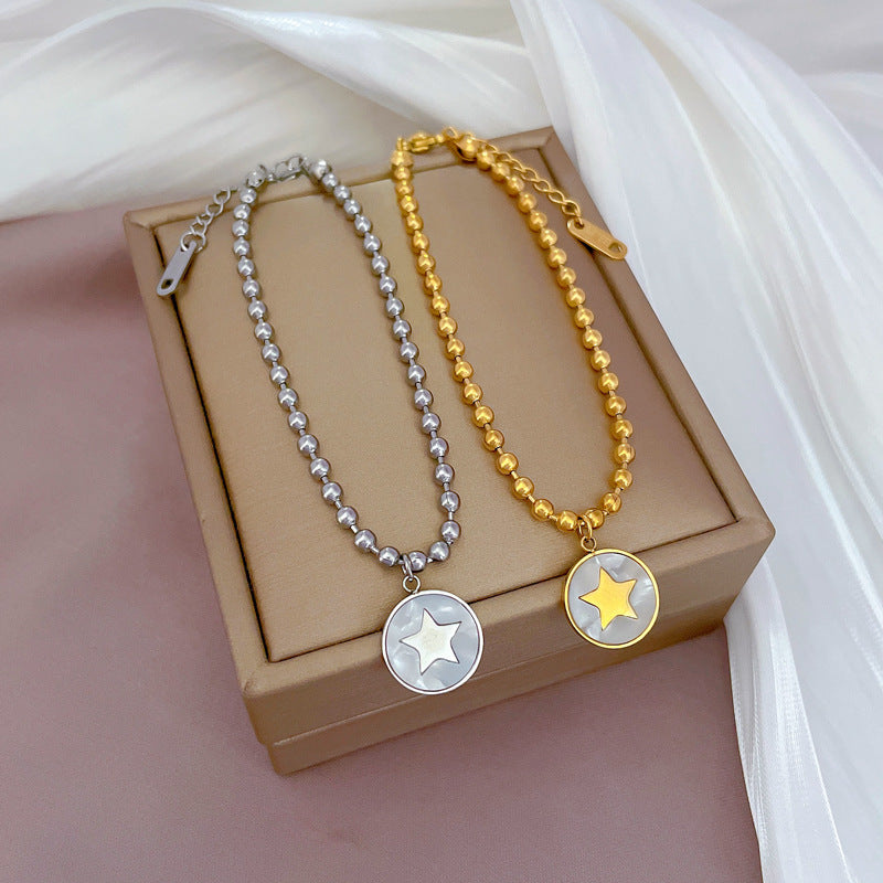 Pulsera de Cuentas de Nácar con Forma de Estrella de Estilo Vintage en Acero de Titanio con Chapado en Oro para Mujer
