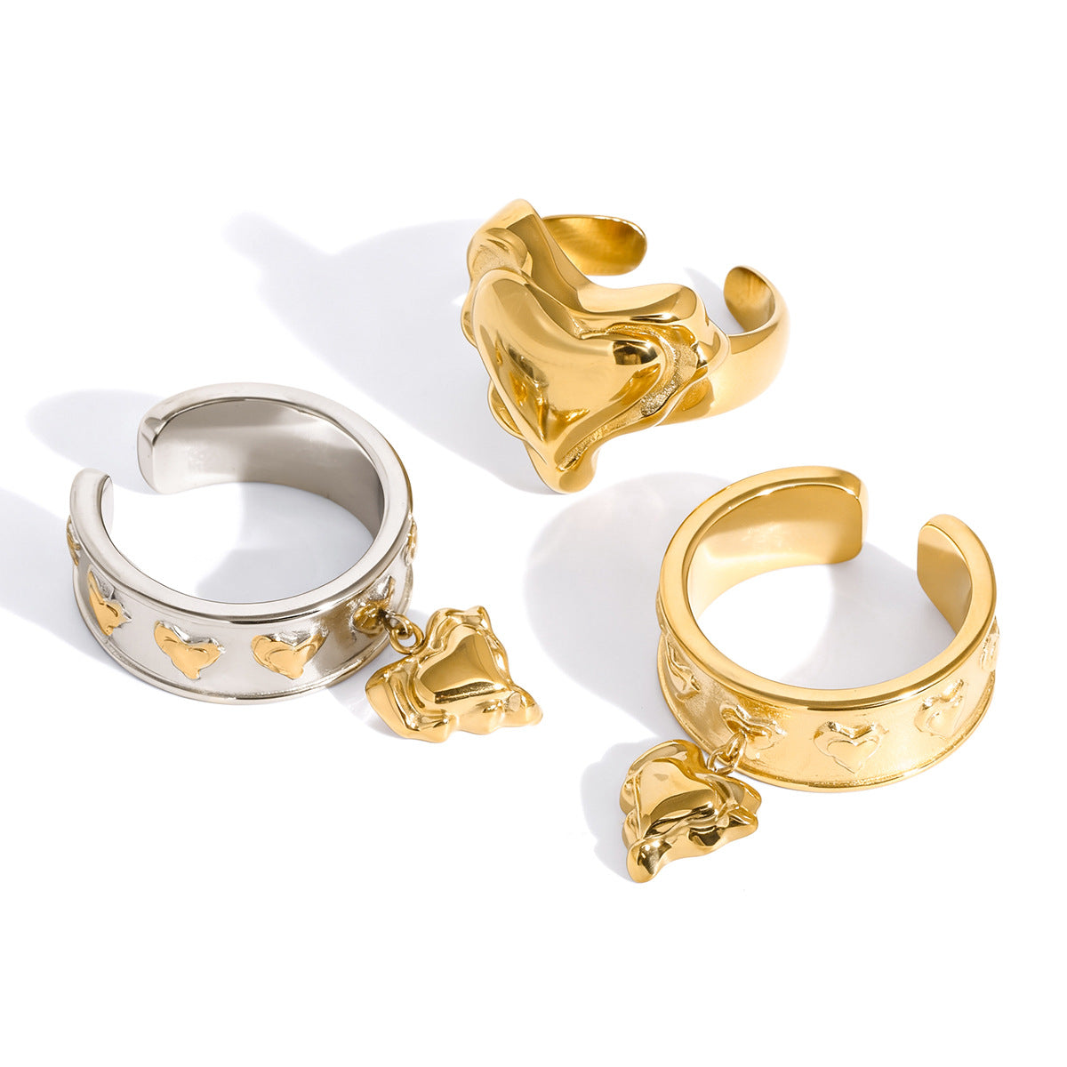 Anello da donna in acciaio al titanio a forma di cuore, minimalista, placcato in oro tramite PVD.