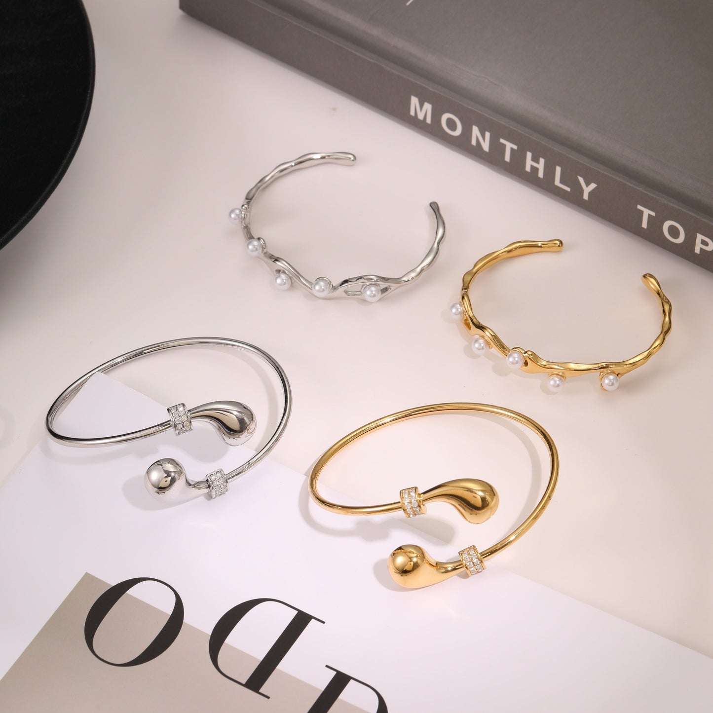 Fashionable Geometric Stainless Steel Cuff Bracelet with Plated Finish for Women