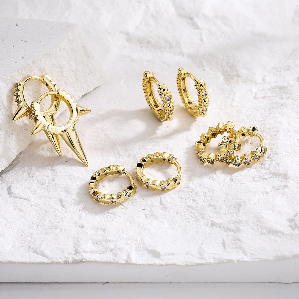 Orecchini a cerchio irregolari geometrici minimalisti da donna in rame con placcatura in oro e zirconi micropavé