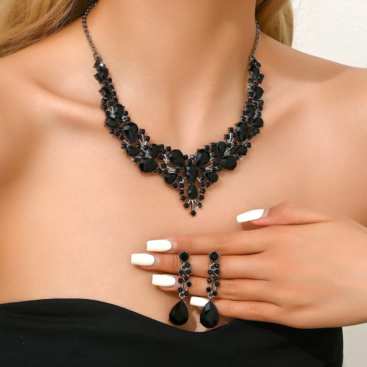 Juego de collar y pendientes de aleación con forma de lágrima estilo natural, con incrustaciones de diamantes de imitación para mujer, cadena corta de clavícula estilo O.