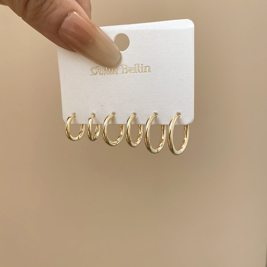 Orecchini a perno da donna a forma di stella geometrica in metallo con finitura lucida e superficie galvanizzata, gioielli alla moda minimalisti per tutti i giorni