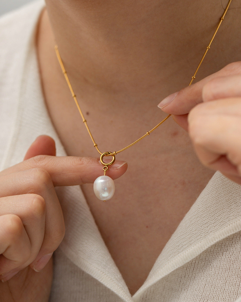 Minimalist Geometric Titanium Steel Necklace with Natural Pearl Pendant and Electroplated Finish for Women