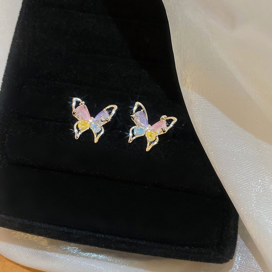 Orecchini a perno da donna minimalisti ed eleganti con fiori, perle e zirconi, con perni in acciaio inossidabile e finitura di lusso