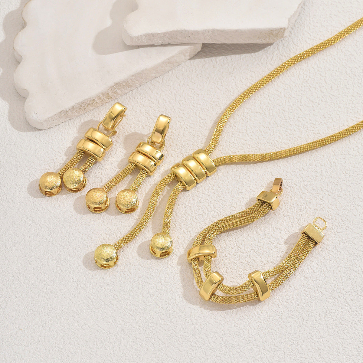 Set di gioielli da donna alla moda placcato oro 18K con motivo geometrico, collana con nappe e orecchini