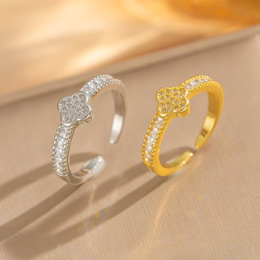 Pulsera minimalista para mujer con forma de trébol, cobre chapado en oro e incrustaciones completas de diamantes de imitación