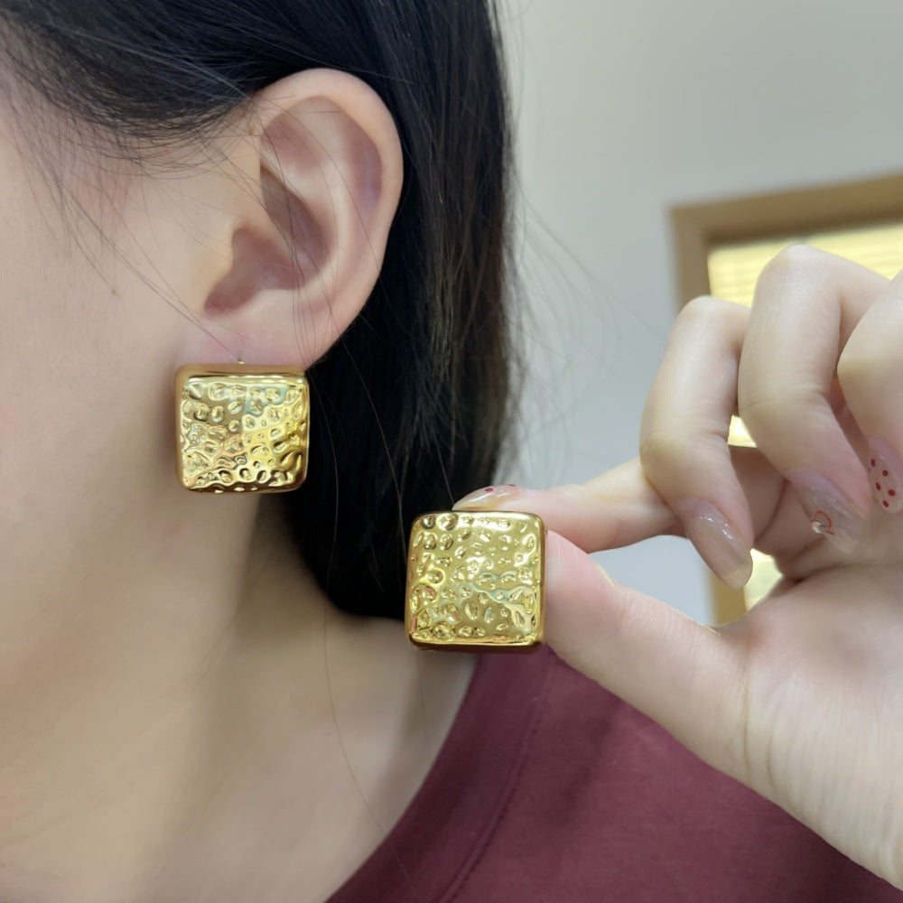 Orecchini minimalisti in acciaio inossidabile con pois geometrici eleganti
