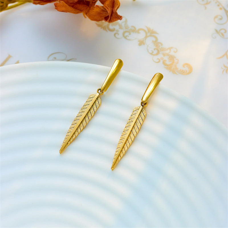 Minimalist Titanium Steel Leaf Earrings with Plated Finish for Women, Fashionable and Versatile Ear Studs