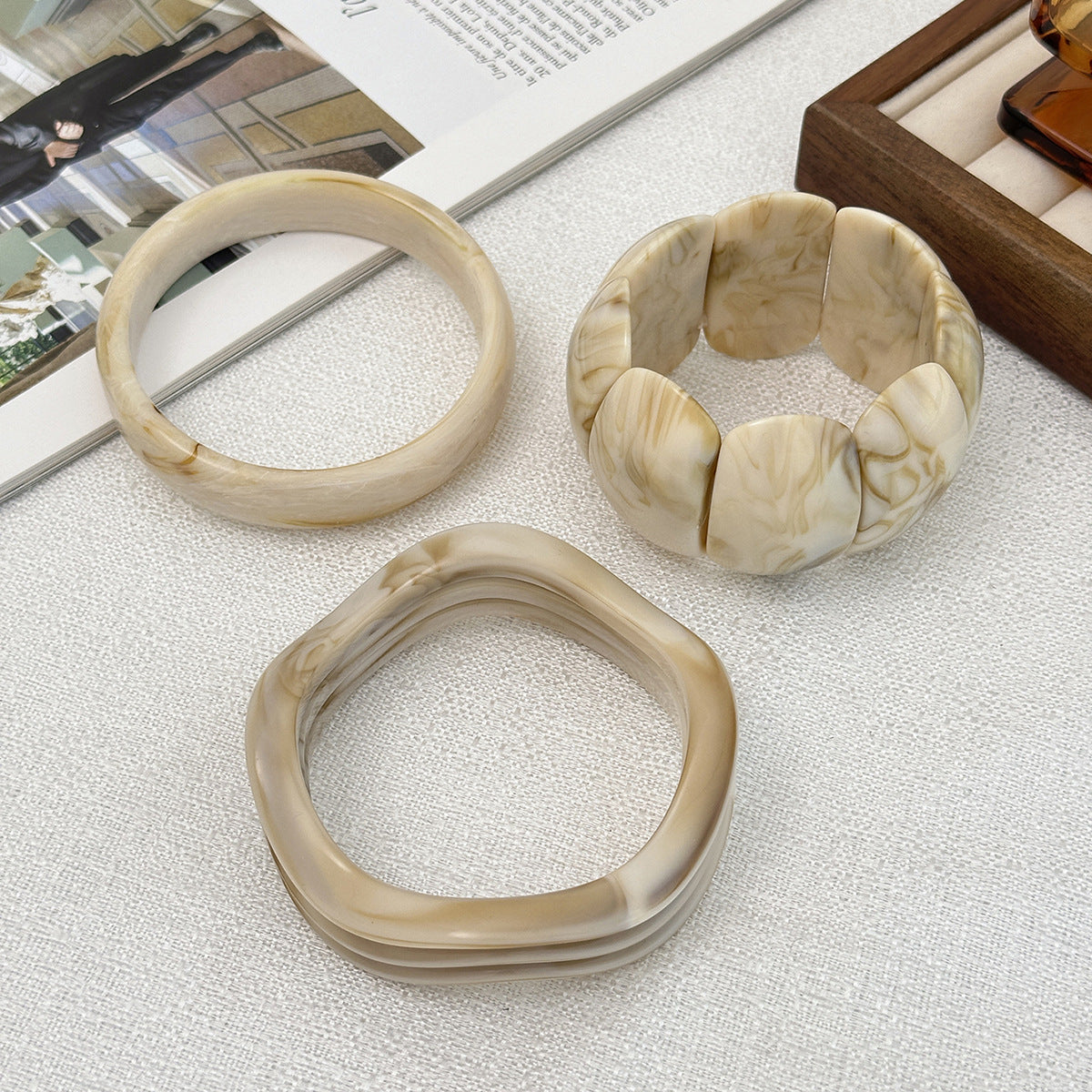 Bracciale da donna in acrilico geometrico a onde esagerate con elastico