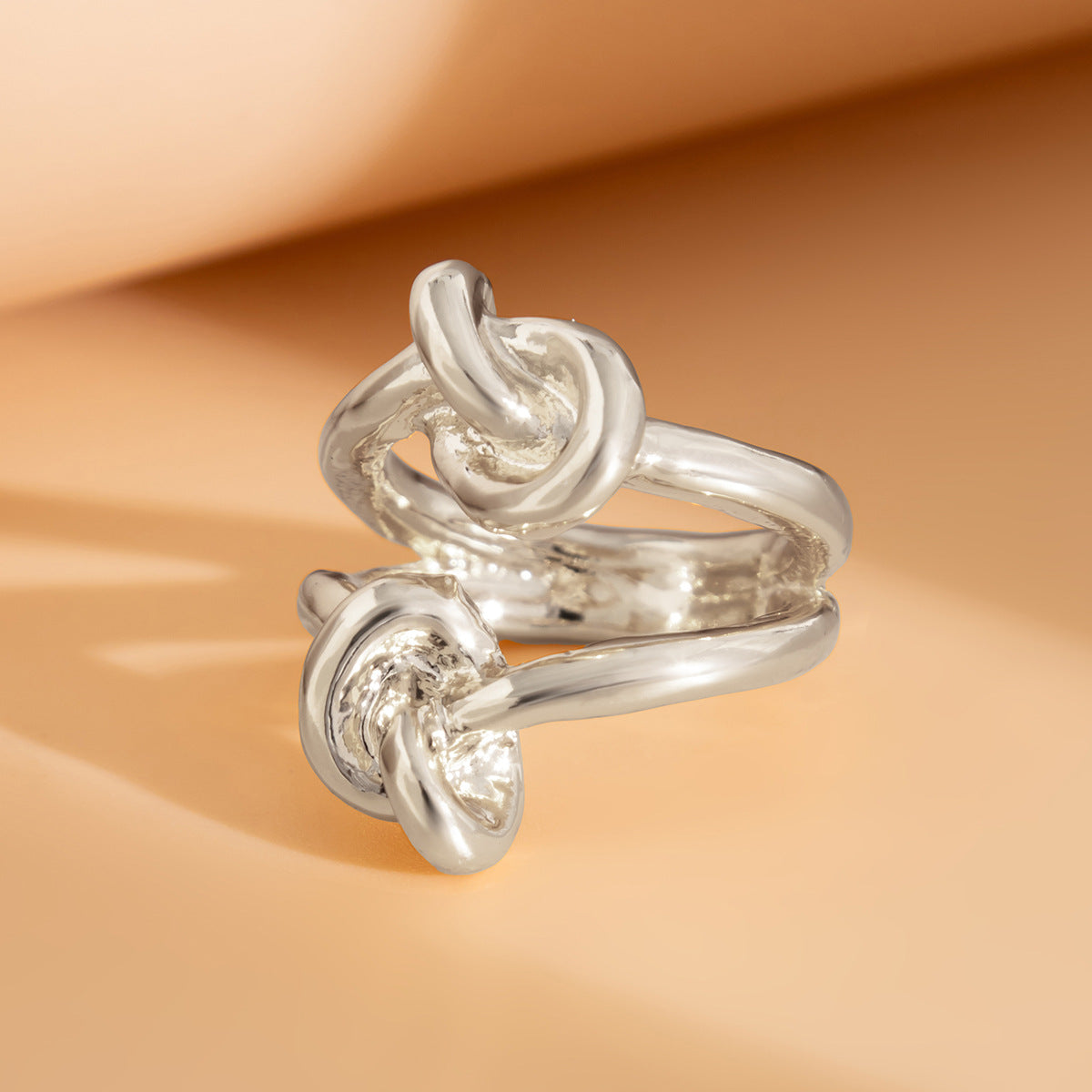 Anillo Abierto Geométrico Minimalista con Nudo para Mujer en Aleación con Acabado Chapado