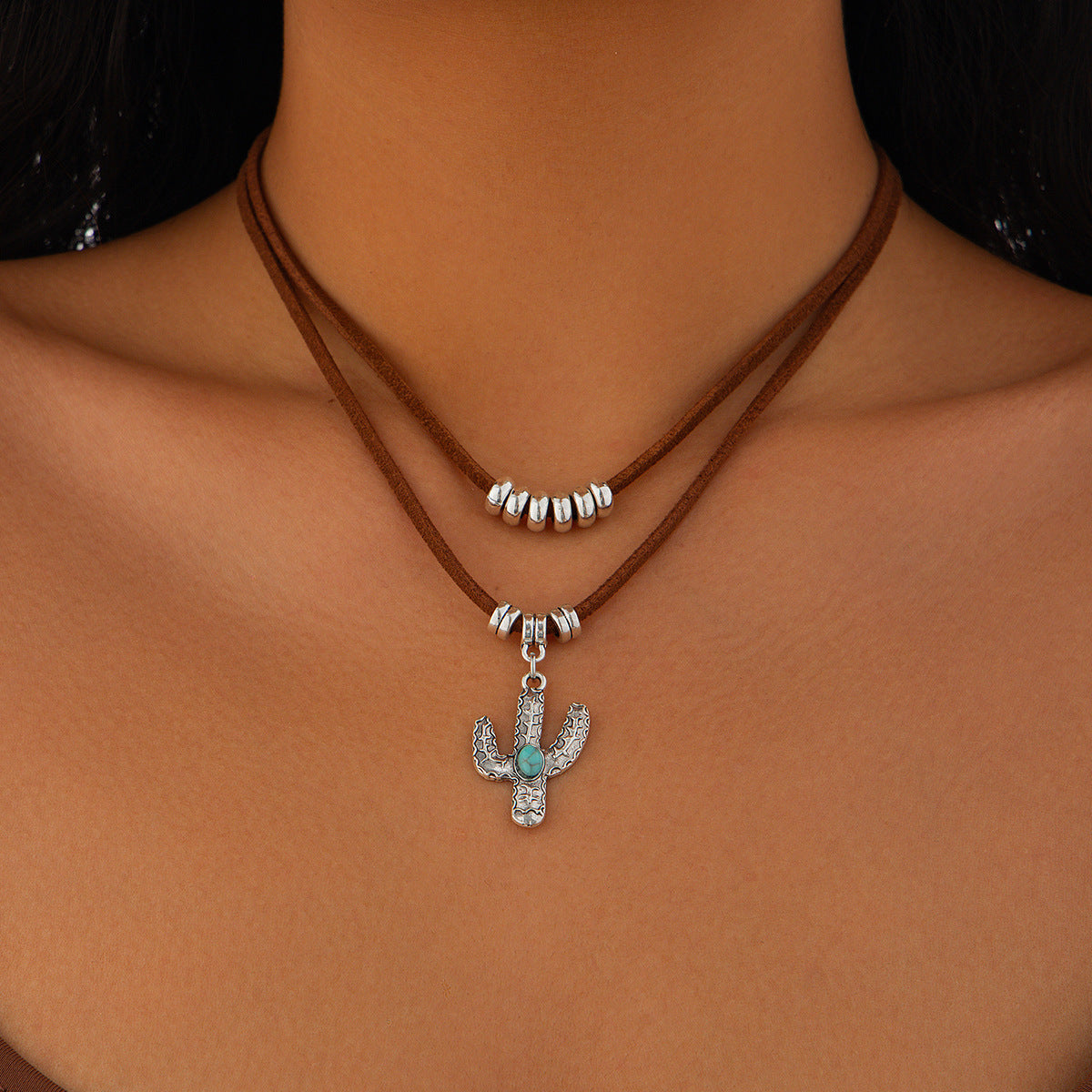 Collana Punk Geometrica in Lega con Intarsio Turchese e Finitura Placcata