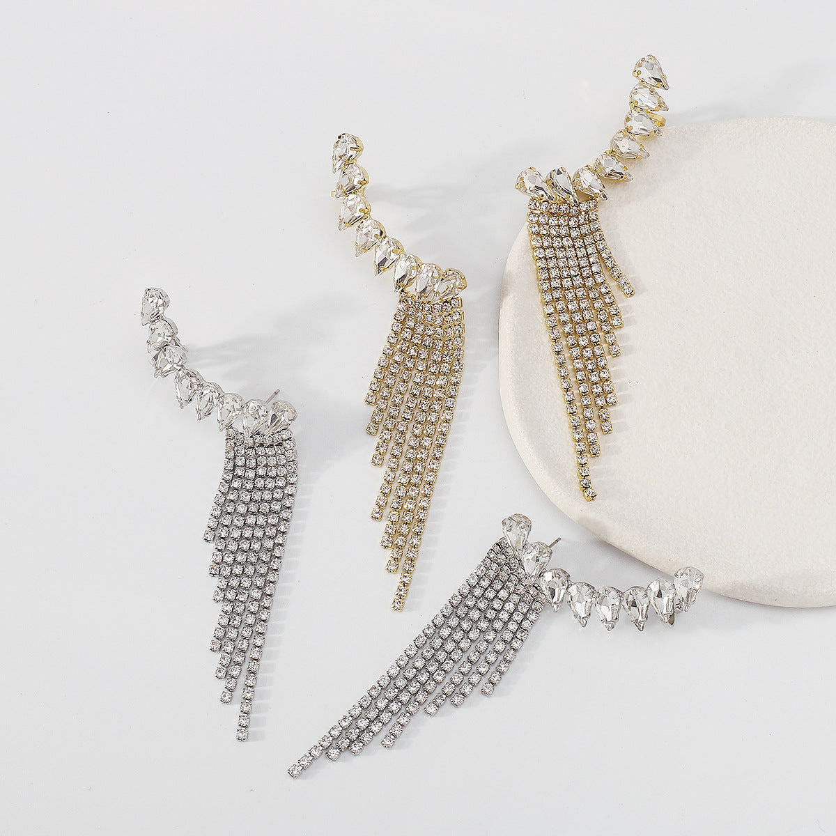 Pendientes colgantes geométricos de diamantes de imitación con cadena de garra y postes de acero inoxidable chapado para mujer